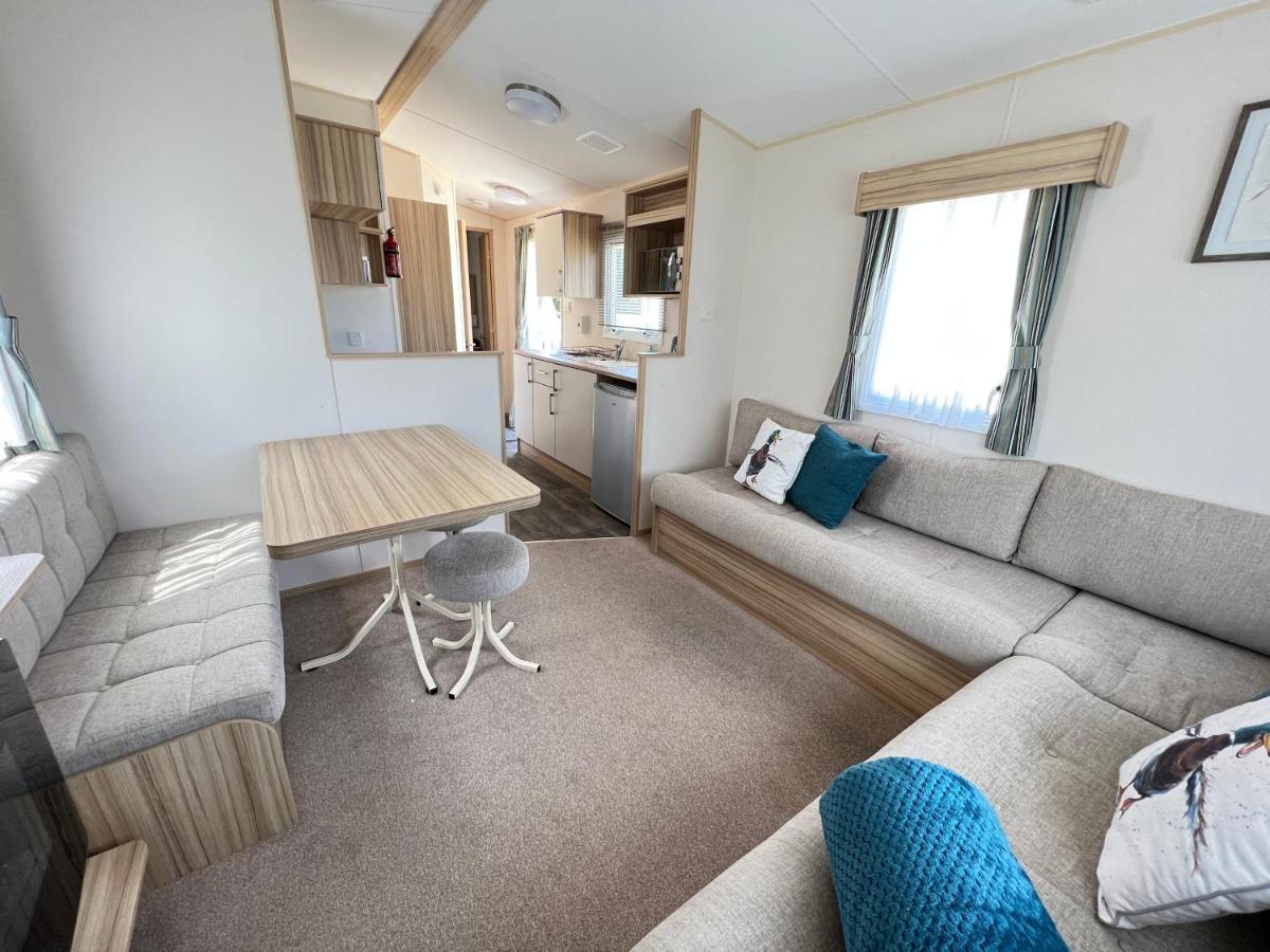 Mallard Corner, Cosy Cotswold Lakeview Lodge South Cerney Dış mekan fotoğraf
