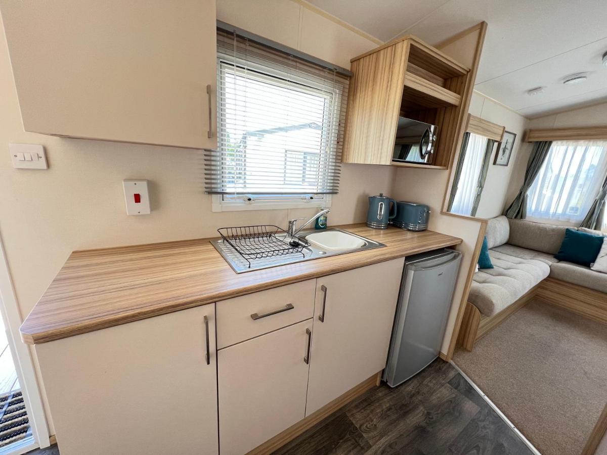 Mallard Corner, Cosy Cotswold Lakeview Lodge South Cerney Dış mekan fotoğraf