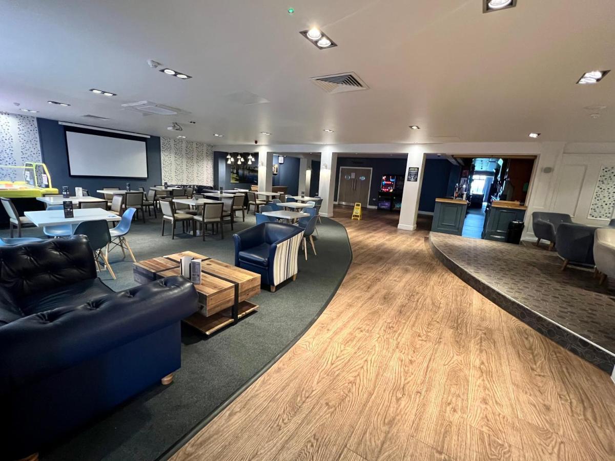 Mallard Corner, Cosy Cotswold Lakeview Lodge South Cerney Dış mekan fotoğraf