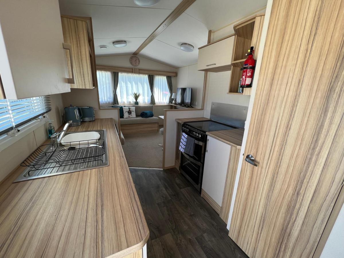 Mallard Corner, Cosy Cotswold Lakeview Lodge South Cerney Dış mekan fotoğraf