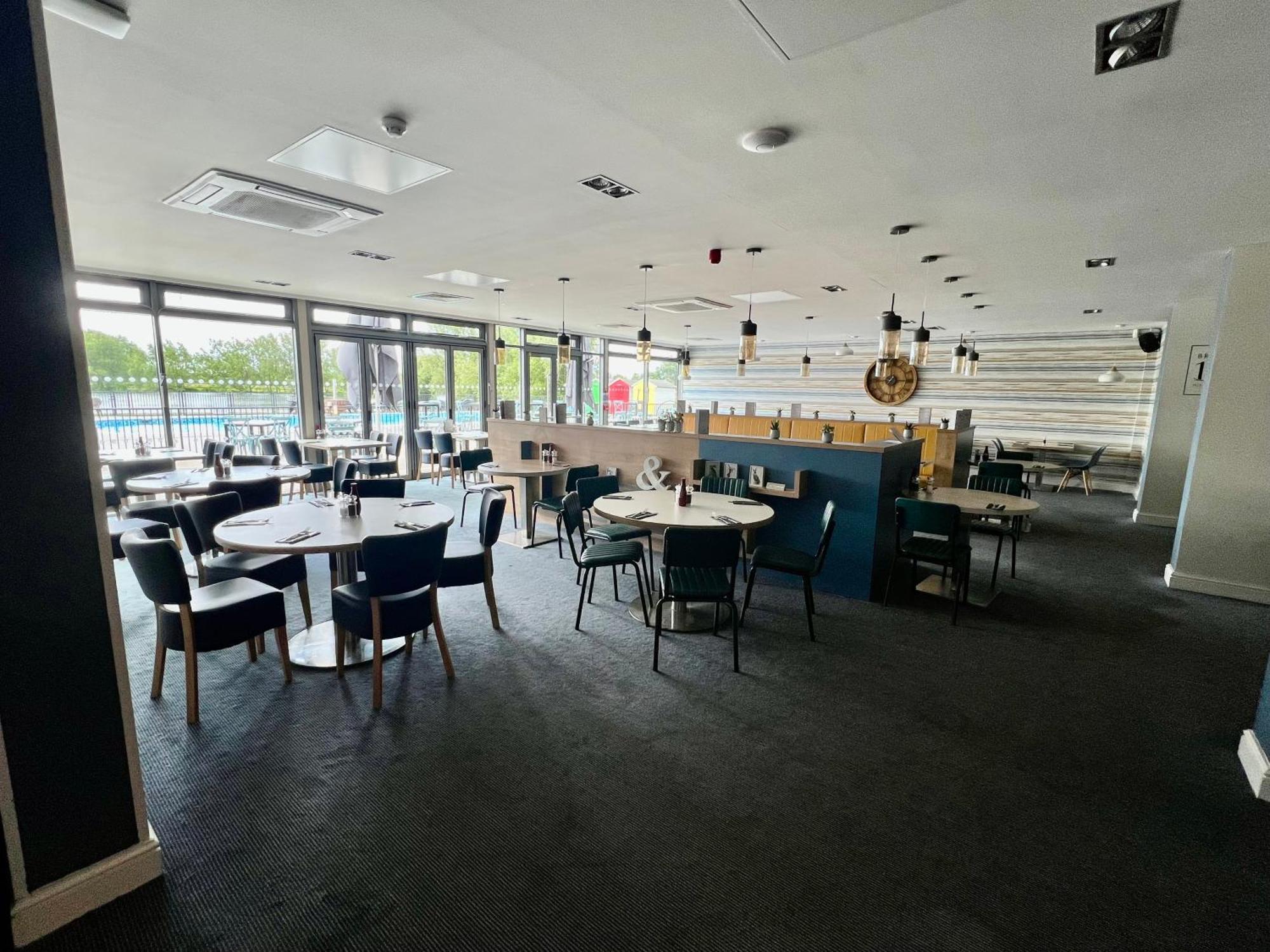 Mallard Corner, Cosy Cotswold Lakeview Lodge South Cerney Dış mekan fotoğraf